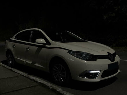 Белый Рено Флюенс, объемом двигателя 1.6 л и пробегом 181 тыс. км за 9500 $, фото 1 на Automoto.ua