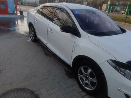 Рено Флюенс 2013 в Житомире на Automoto.ua Белый Рено Флюенс, объемом двигателя 0 л и пробегом 69 тыс. км за 8000 $, фото 1 на Automoto.ua