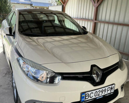 Білий Рено Флюенс, об'ємом двигуна 1.6 л та пробігом 160 тис. км за 9900 $, фото 1 на Automoto.ua