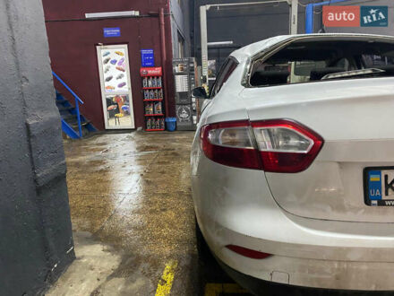 Белый Рено Флюенс, объемом двигателя 1.6 л и пробегом 262 тыс. км за 4199 $, фото 1 на Automoto.ua