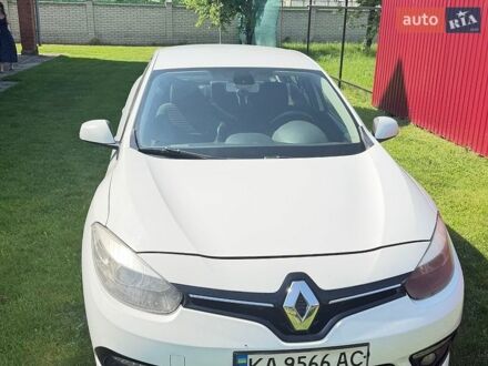 Белый Рено Флюенс, объемом двигателя 1.6 л и пробегом 300 тыс. км за 6000 $, фото 1 на Automoto.ua