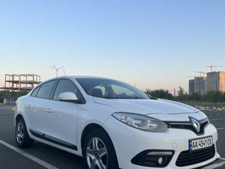 Рено Флюенс 2015 у Києві на Automoto.ua Білий Рено Флюенс, об'ємом двигуна 1.46 л та пробігом 229 тис. км за 8400 $, фото 1 на Automoto.ua