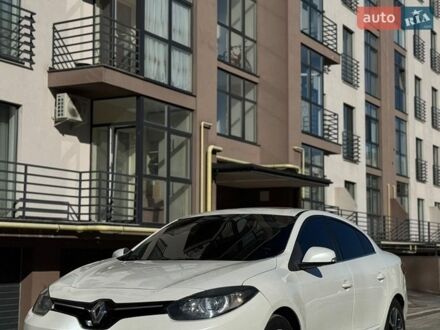 Белый Рено Флюенс, объемом двигателя 2 л и пробегом 220 тыс. км за 8600 $, фото 1 на Automoto.ua