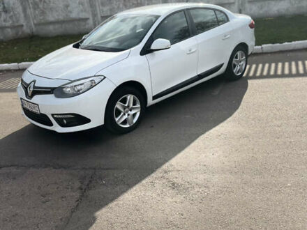 Рено Флюенс 2015 в Киеве на Automoto.ua Белый Рено Флюенс, объемом двигателя 1.6 л и пробегом 220 тыс. км за 7700 $, фото 1 на Automoto.ua