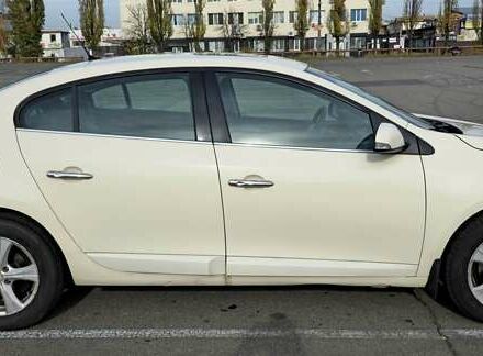 Бежевый Рено Флюенс, объемом двигателя 2 л и пробегом 229 тыс. км за 8000 $, фото 3 на Automoto.ua