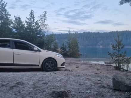 Бежевый Рено Флюенс, объемом двигателя 1.6 л и пробегом 220 тыс. км за 6700 $, фото 1 на Automoto.ua