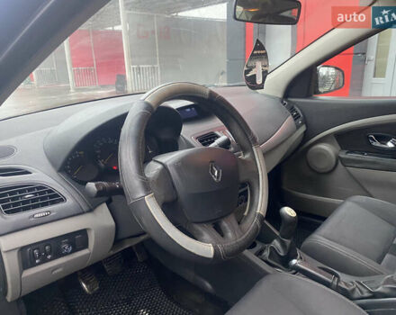 Черный Рено Флюенс, объемом двигателя 1.6 л и пробегом 335 тыс. км за 3650 $, фото 18 на Automoto.ua