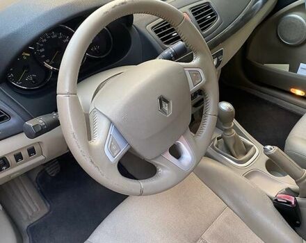 Серый Рено Флюенс, объемом двигателя 1.5 л и пробегом 210 тыс. км за 6800 $, фото 4 на Automoto.ua