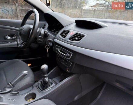 Серый Рено Флюенс, объемом двигателя 1.5 л и пробегом 212 тыс. км за 5950 $, фото 18 на Automoto.ua