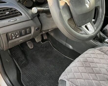 Серый Рено Флюенс, объемом двигателя 1.6 л и пробегом 272 тыс. км за 5200 $, фото 5 на Automoto.ua