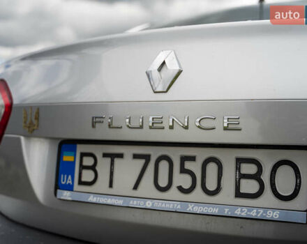 Серый Рено Флюенс, объемом двигателя 1.6 л и пробегом 298 тыс. км за 5000 $, фото 5 на Automoto.ua