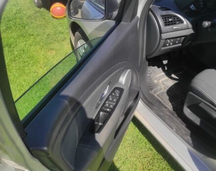 Серый Рено Флюенс, объемом двигателя 0 л и пробегом 216 тыс. км за 5700 $, фото 2 на Automoto.ua