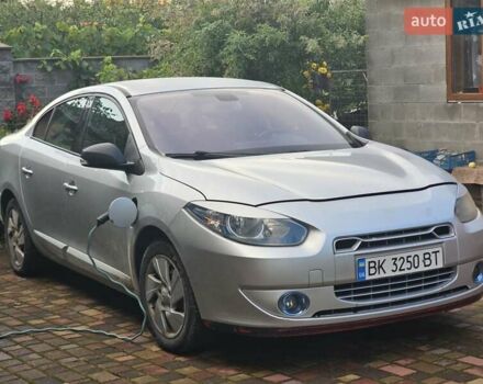 Серый Рено Флюенс, объемом двигателя 0 л и пробегом 130 тыс. км за 3950 $, фото 1 на Automoto.ua