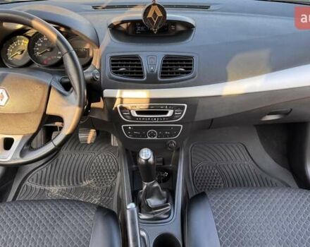 Серый Рено Флюенс, объемом двигателя 1.6 л и пробегом 150 тыс. км за 8000 $, фото 2 на Automoto.ua