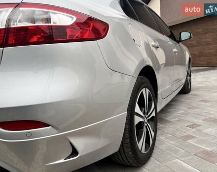 Серый Рено Флюенс, объемом двигателя 2 л и пробегом 130 тыс. км за 8150 $, фото 14 на Automoto.ua