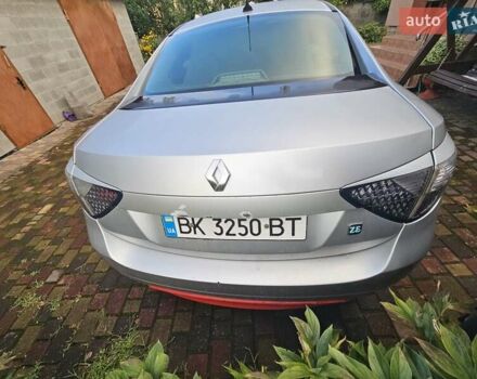 Серый Рено Флюенс, объемом двигателя 0 л и пробегом 130 тыс. км за 3950 $, фото 2 на Automoto.ua