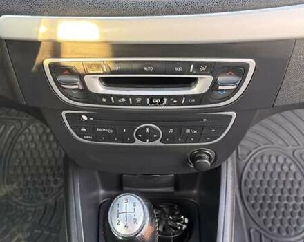 Серый Рено Флюенс, объемом двигателя 1.6 л и пробегом 150 тыс. км за 8000 $, фото 3 на Automoto.ua