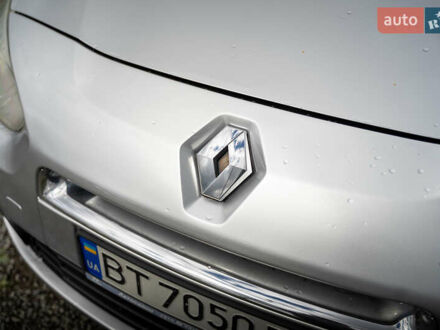 Сірий Рено Флюенс, об'ємом двигуна 1.6 л та пробігом 298 тис. км за 5000 $, фото 1 на Automoto.ua