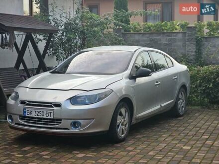 Рено Флюенс 2012 в Ровно на Automoto.ua Серый Рено Флюенс, объемом двигателя 0 л и пробегом 130 тыс. км за 4300 $, фото 1 на Automoto.ua