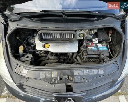 Серый Рено Гранд Эспейс, объемом двигателя 2 л и пробегом 227 тыс. км за 6900 $, фото 4 на Automoto.ua
