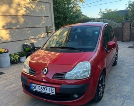 Красный Рено Grand Modus, объемом двигателя 1.6 л и пробегом 165 тыс. км за 7200 $, фото 1 на Automoto.ua