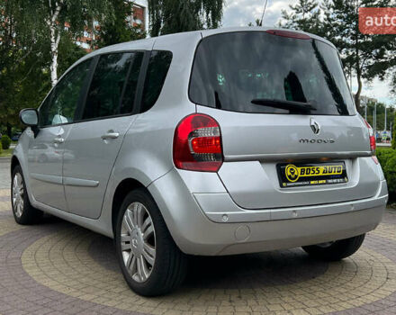 Серый Рено Grand Modus, объемом двигателя 1.6 л и пробегом 99 тыс. км за 8650 $, фото 4 на Automoto.ua