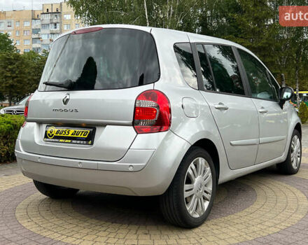Серый Рено Grand Modus, объемом двигателя 1.6 л и пробегом 99 тыс. км за 8650 $, фото 6 на Automoto.ua