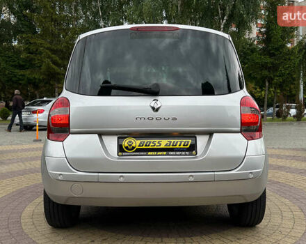 Серый Рено Grand Modus, объемом двигателя 1.6 л и пробегом 99 тыс. км за 8650 $, фото 5 на Automoto.ua