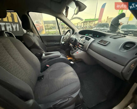 Білий Рено Гранд Сценік, об'ємом двигуна 1.9 л та пробігом 264 тис. км за 4600 $, фото 12 на Automoto.ua