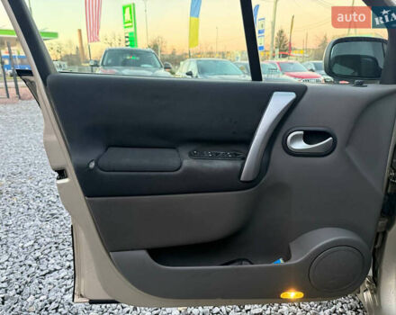 Білий Рено Гранд Сценік, об'ємом двигуна 1.9 л та пробігом 264 тис. км за 4600 $, фото 8 на Automoto.ua