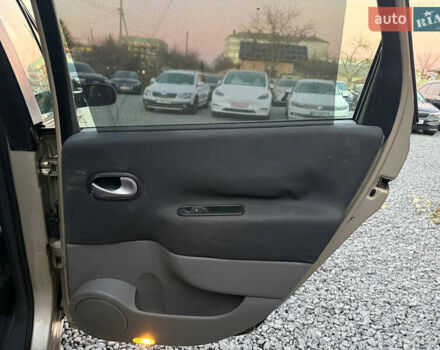 Білий Рено Гранд Сценік, об'ємом двигуна 1.9 л та пробігом 264 тис. км за 4600 $, фото 11 на Automoto.ua