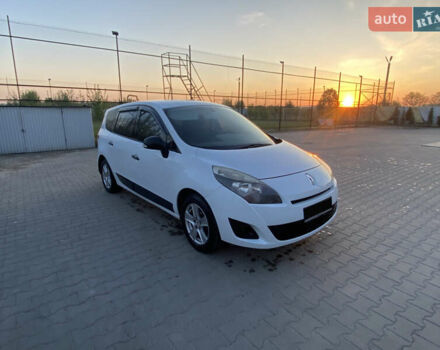 Белый Рено Гранд Сценик, объемом двигателя 1.5 л и пробегом 313 тыс. км за 6900 $, фото 28 на Automoto.ua