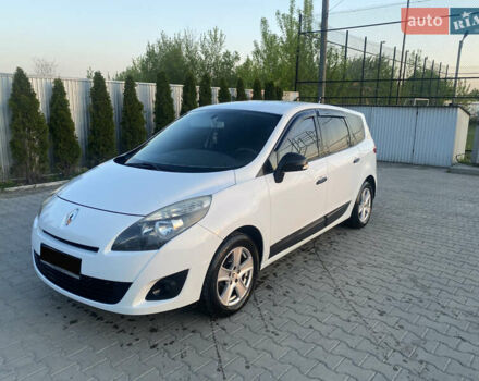 Белый Рено Гранд Сценик, объемом двигателя 1.5 л и пробегом 313 тыс. км за 6900 $, фото 3 на Automoto.ua