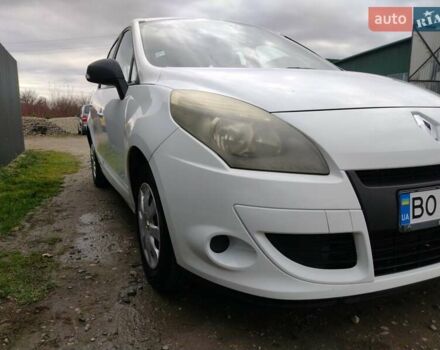 Белый Рено Гранд Сценик, объемом двигателя 1.46 л и пробегом 172 тыс. км за 6156 $, фото 5 на Automoto.ua