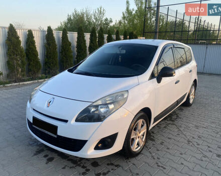 Белый Рено Гранд Сценик, объемом двигателя 1.5 л и пробегом 313 тыс. км за 6900 $, фото 2 на Automoto.ua