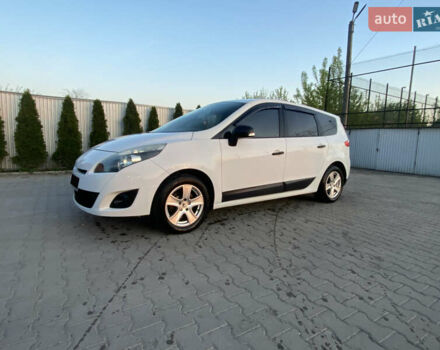 Белый Рено Гранд Сценик, объемом двигателя 1.5 л и пробегом 313 тыс. км за 6900 $, фото 1 на Automoto.ua