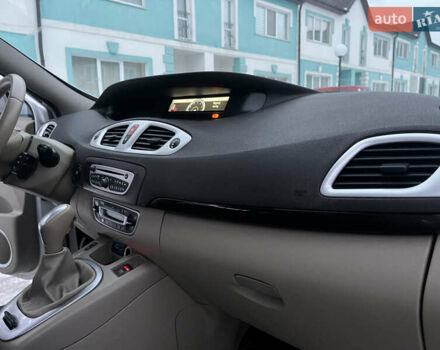 Білий Рено Гранд Сценік, об'ємом двигуна 2 л та пробігом 355 тис. км за 6800 $, фото 31 на Automoto.ua