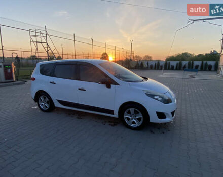 Белый Рено Гранд Сценик, объемом двигателя 1.5 л и пробегом 313 тыс. км за 6900 $, фото 5 на Automoto.ua