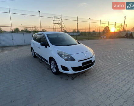 Белый Рено Гранд Сценик, объемом двигателя 1.5 л и пробегом 313 тыс. км за 6900 $, фото 4 на Automoto.ua