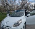 Белый Рено Гранд Сценик, объемом двигателя 2 л и пробегом 270 тыс. км за 7000 $, фото 1 на Automoto.ua