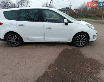 Белый Рено Гранд Сценик, объемом двигателя 1.5 л и пробегом 287 тыс. км за 6200 $, фото 4 на Automoto.ua