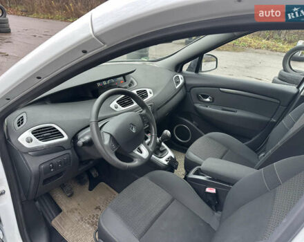 Білий Рено Гранд Сценік, об'ємом двигуна 0 л та пробігом 180 тис. км за 5600 $, фото 11 на Automoto.ua