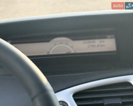 Белый Рено Гранд Сценик, объемом двигателя 1.9 л и пробегом 225 тыс. км за 7000 $, фото 11 на Automoto.ua