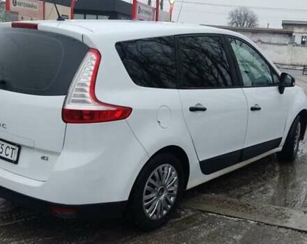 Белый Рено Гранд Сценик, объемом двигателя 1.46 л и пробегом 300 тыс. км за 5900 $, фото 2 на Automoto.ua
