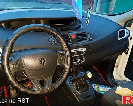 Рено Гранд Сценік 2010 у Полтаві на Automoto.ua Білий Рено Гранд Сценік, об'ємом двигуна 1.4 л та пробігом 199 тис. км за 6500 $, фото 4 на Automoto.ua