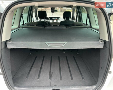 Білий Рено Гранд Сценік, об'ємом двигуна 0 л та пробігом 180 тис. км за 5600 $, фото 16 на Automoto.ua