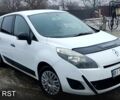 Белый Рено Гранд Сценик, объемом двигателя 1.5 л и пробегом 300 тыс. км за 5900 $, фото 1 на Automoto.ua