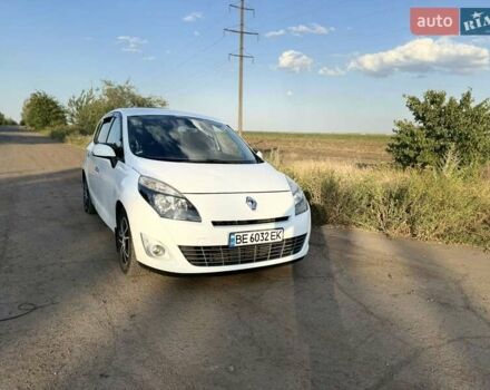 Белый Рено Гранд Сценик, объемом двигателя 1.9 л и пробегом 225 тыс. км за 7000 $, фото 3 на Automoto.ua