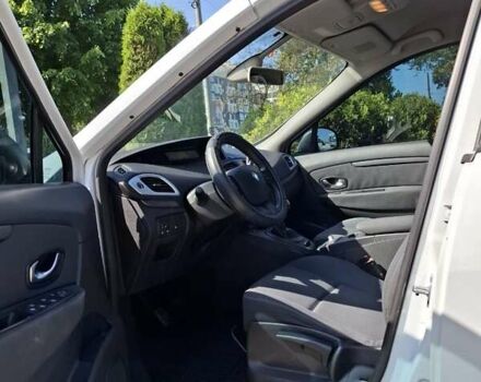 Белый Рено Гранд Сценик, объемом двигателя 1.46 л и пробегом 240 тыс. км за 6500 $, фото 3 на Automoto.ua