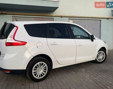 Белый Рено Гранд Сценик, объемом двигателя 1.46 л и пробегом 370 тыс. км за 6899 $, фото 26 на Automoto.ua